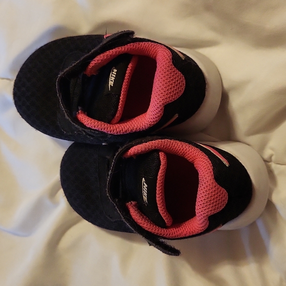 Toddler pink Nikes 5c - Picture 5 of 5